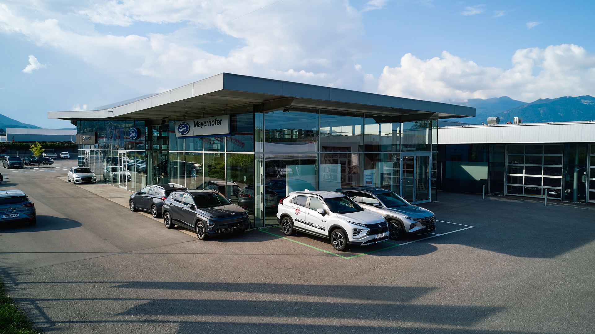 Ford- und Mitsubishi-Schauraum von Motor Mayerhofer in Villach