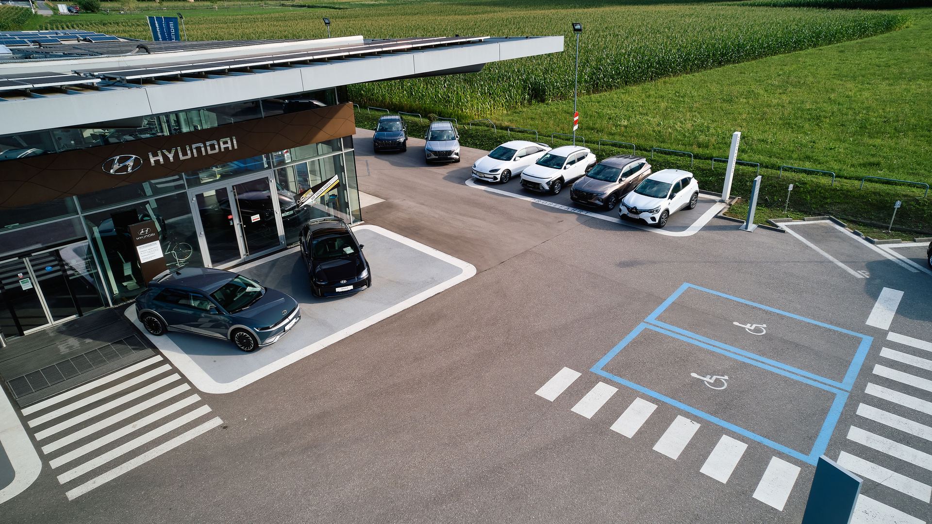 Hyundai-Schauraum mit E-Ladeplätzen in Villach